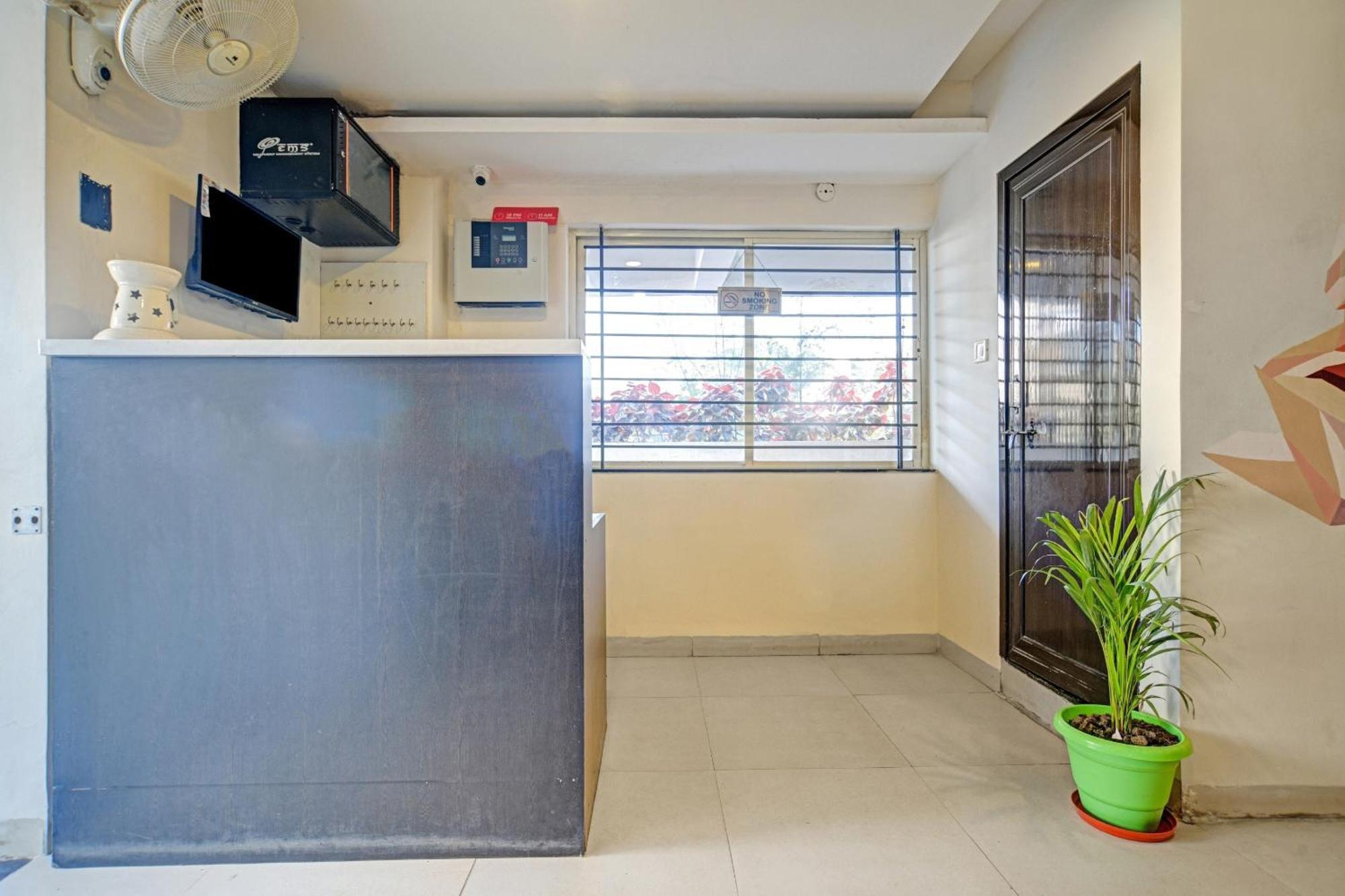 Collection O The Eternity Near Lig Sqaure Hotel Indore Exterior foto