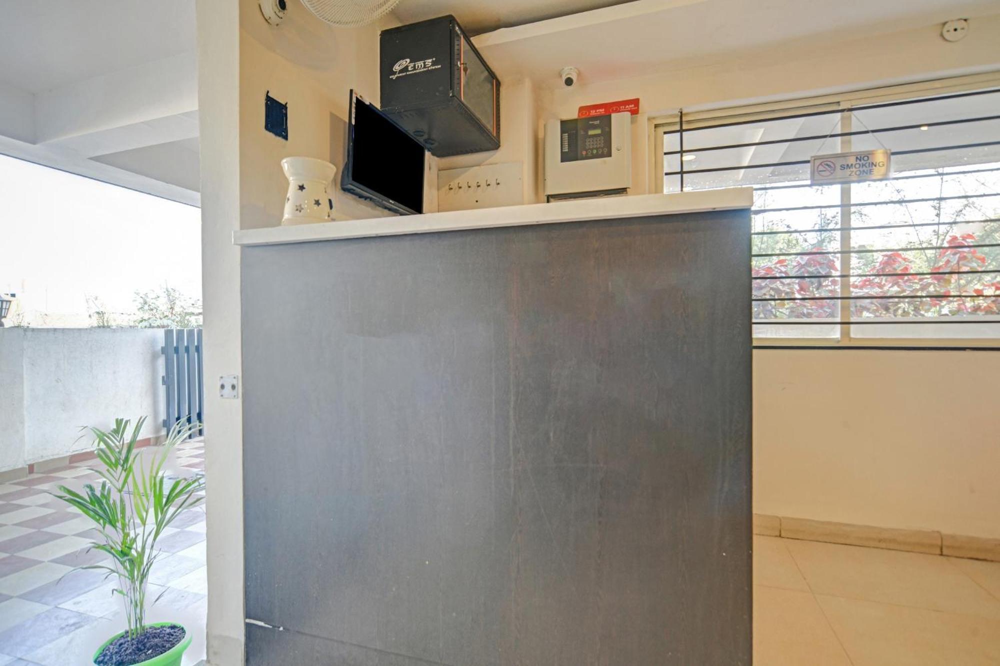 Collection O The Eternity Near Lig Sqaure Hotel Indore Exterior foto